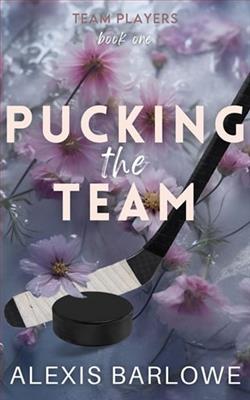 Pucking the Team by Alexis Barlowe